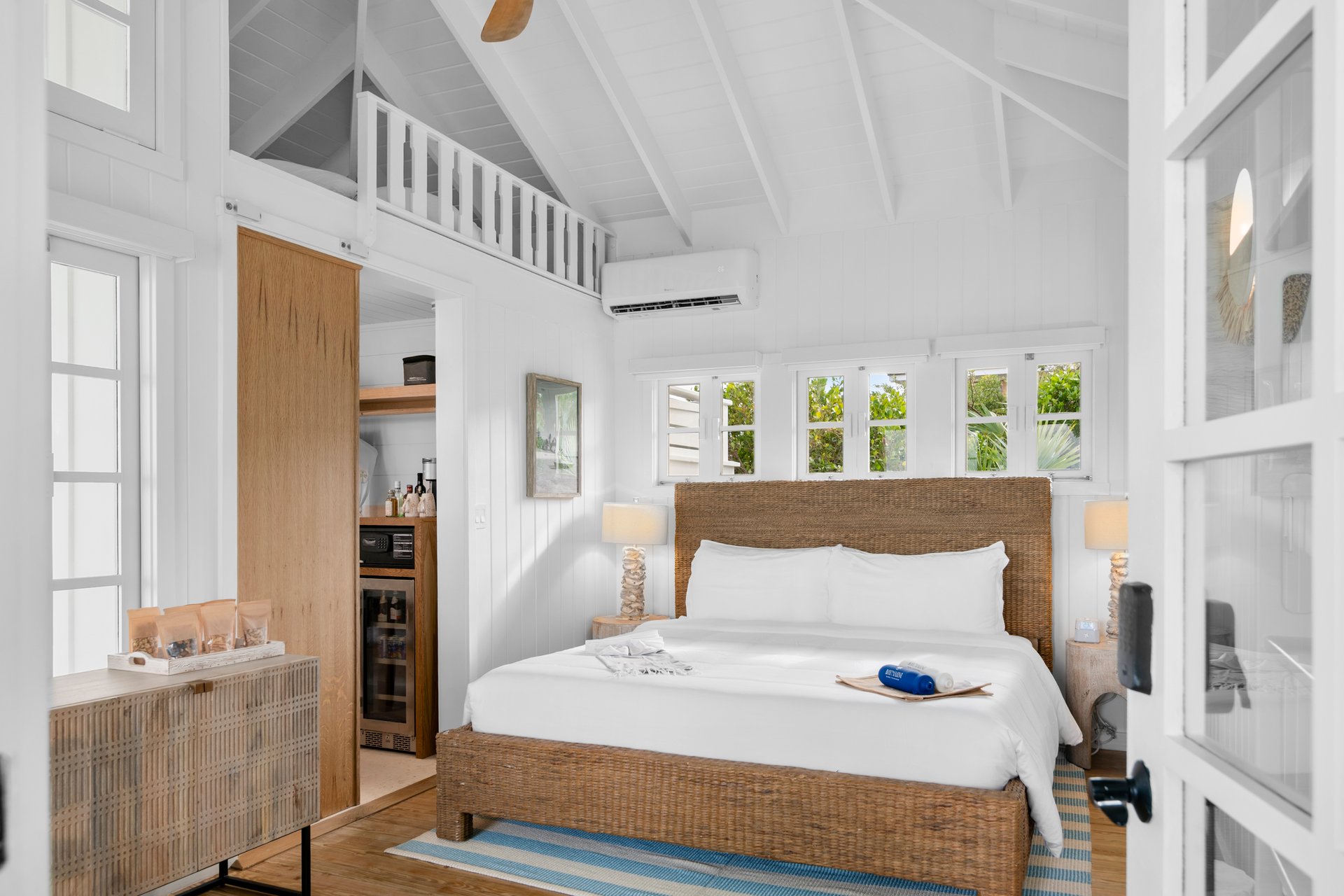 Lagoon View Bungalow - Bed 02