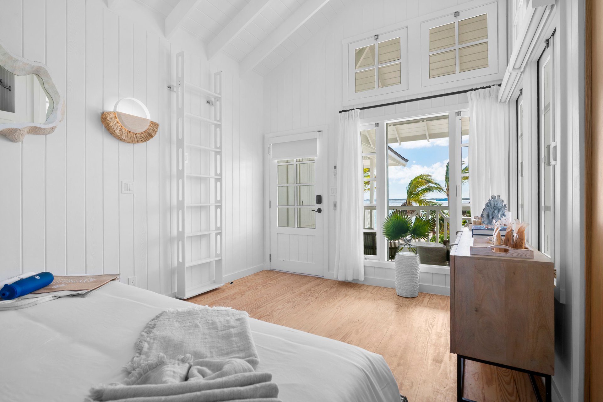 Lagoon View Bungalow - Room 01