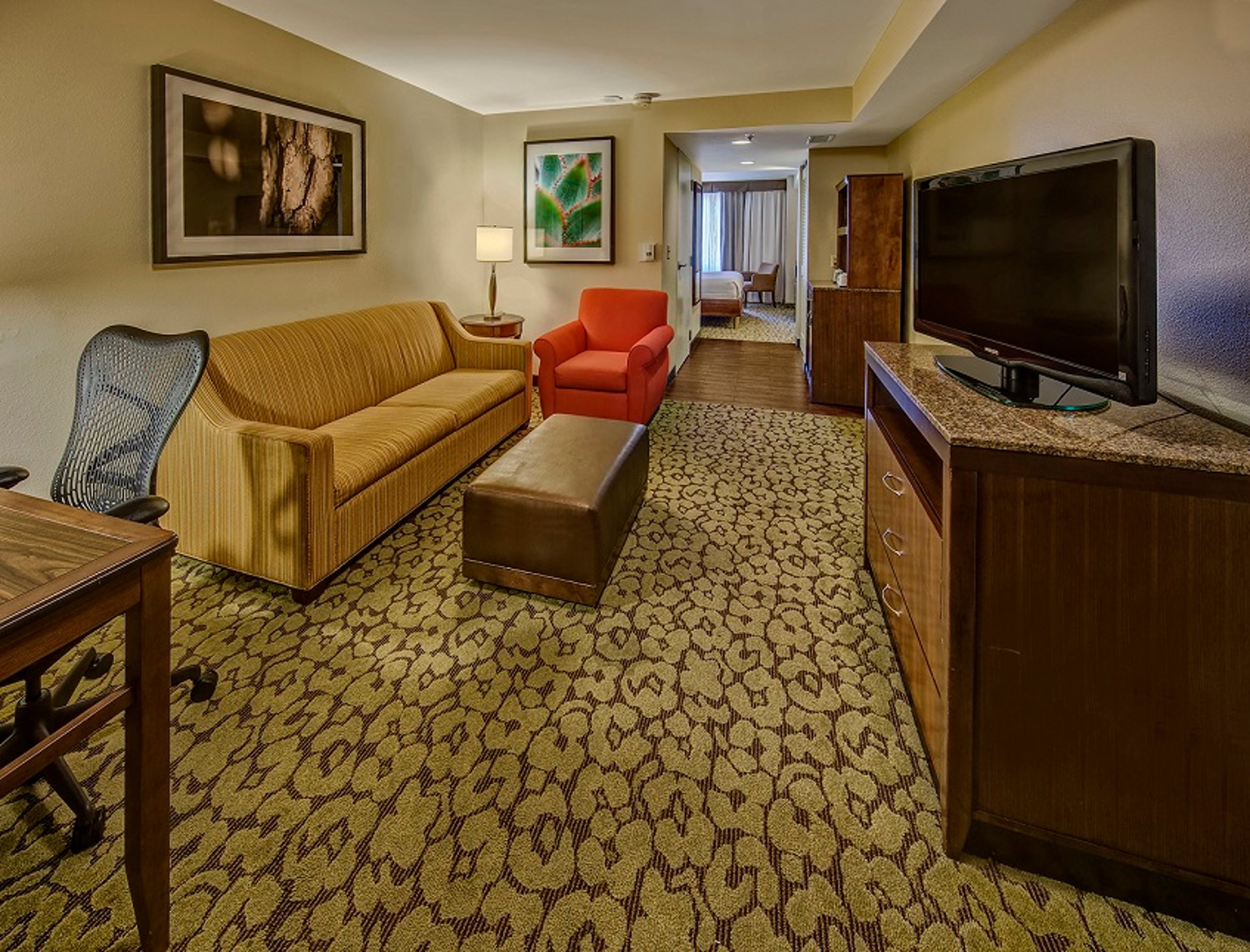 KING SUITE LIVING