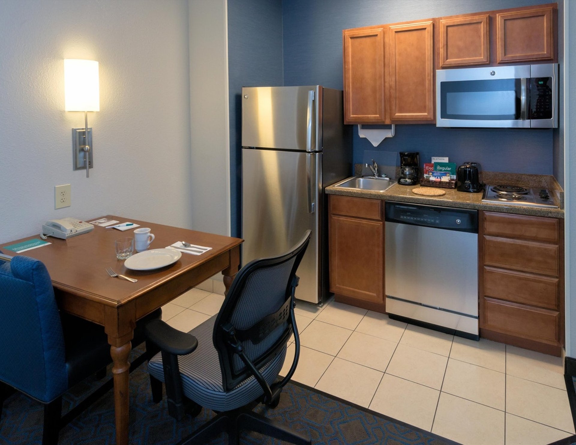 MSYHWHW_HWS_New_Orleans-17-2_Guest_Suite_S.jpg