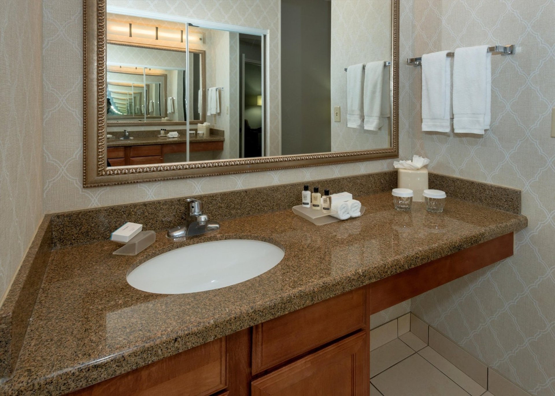 MSYHWHW_HWS_New_Orleans-20-2_Guest_Suite_S.jpg