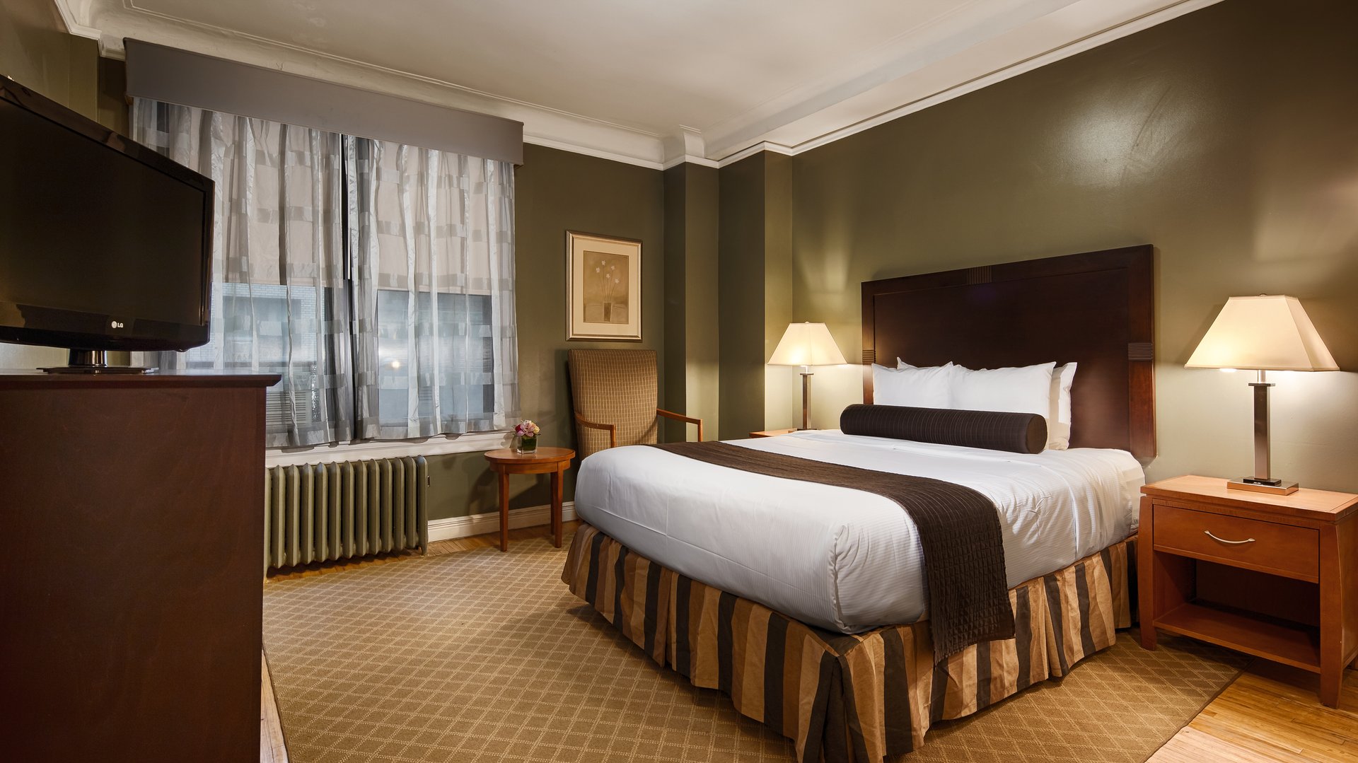 Queen Bedroom