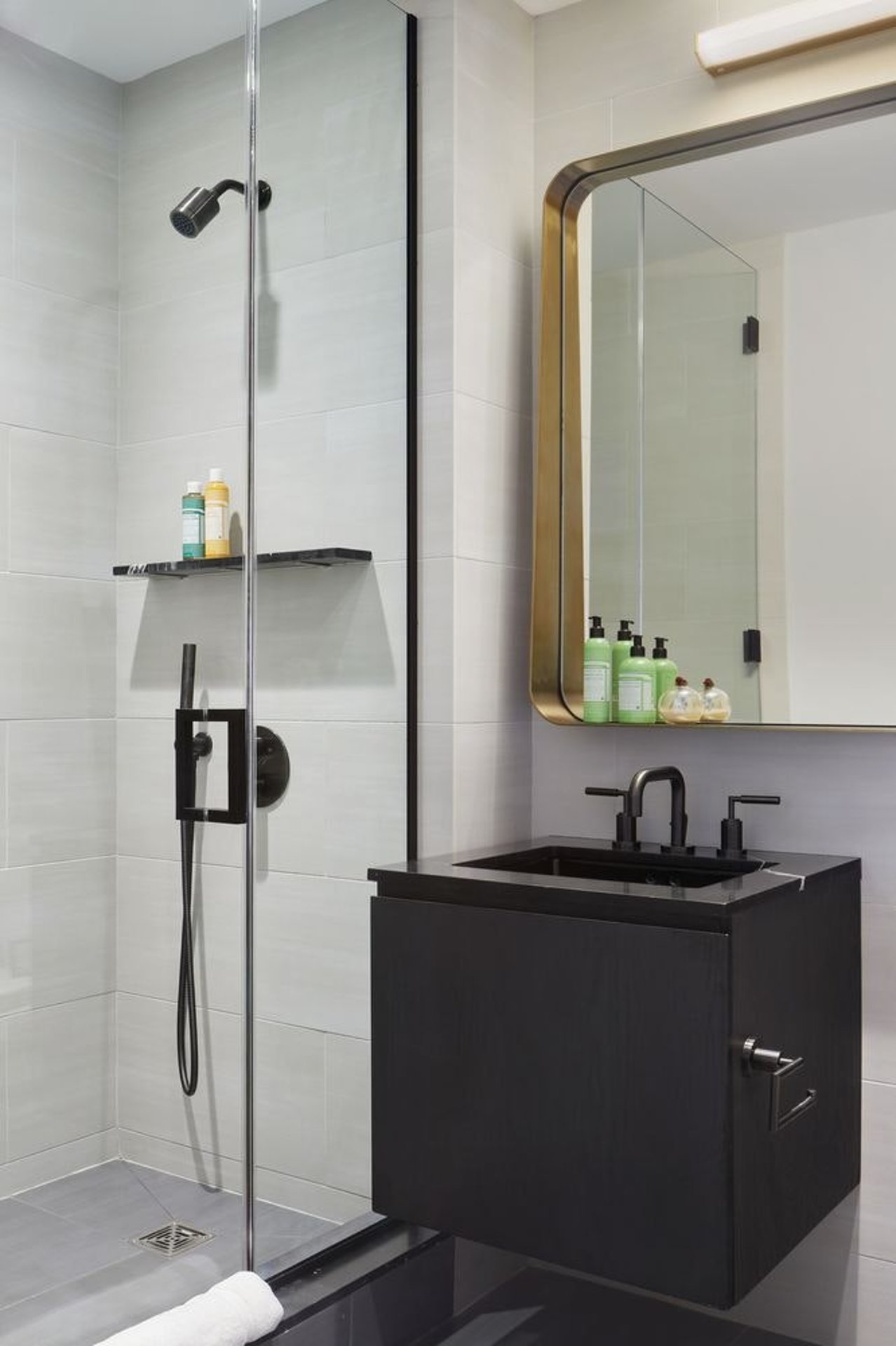 Suite Bathroom