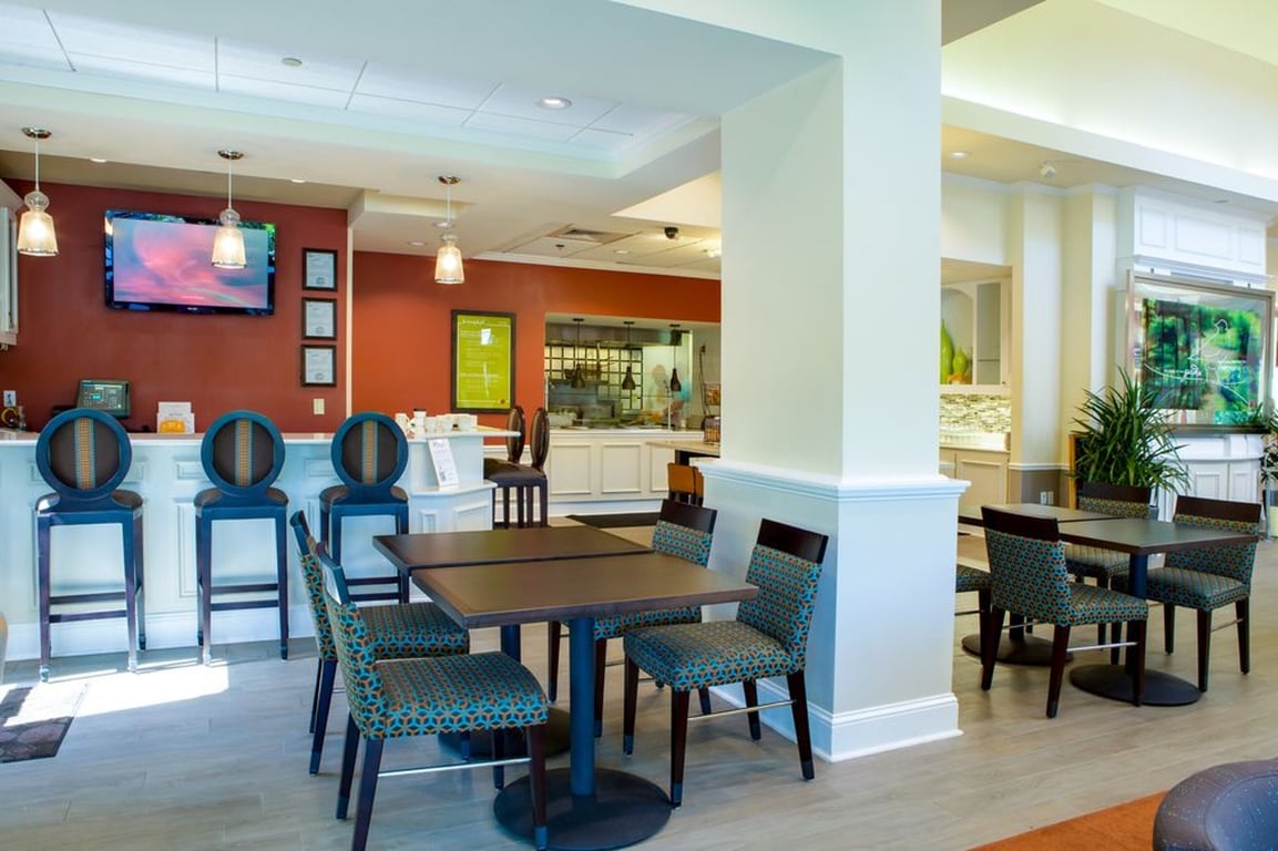 Dining area | Hilton Garden Inn Charleston Airport