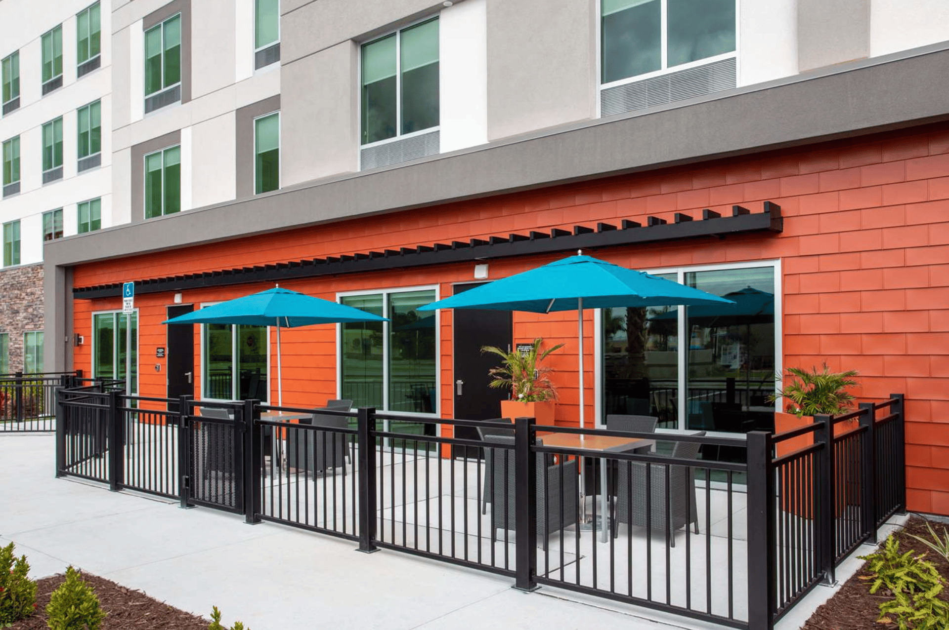 Outdoor Seating | Hampton Inn & Suites North Port