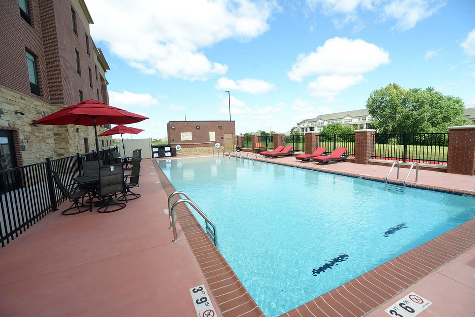 Outdoor Pool | Hampton Inn & Suites Oklahoma City/Quail Springs