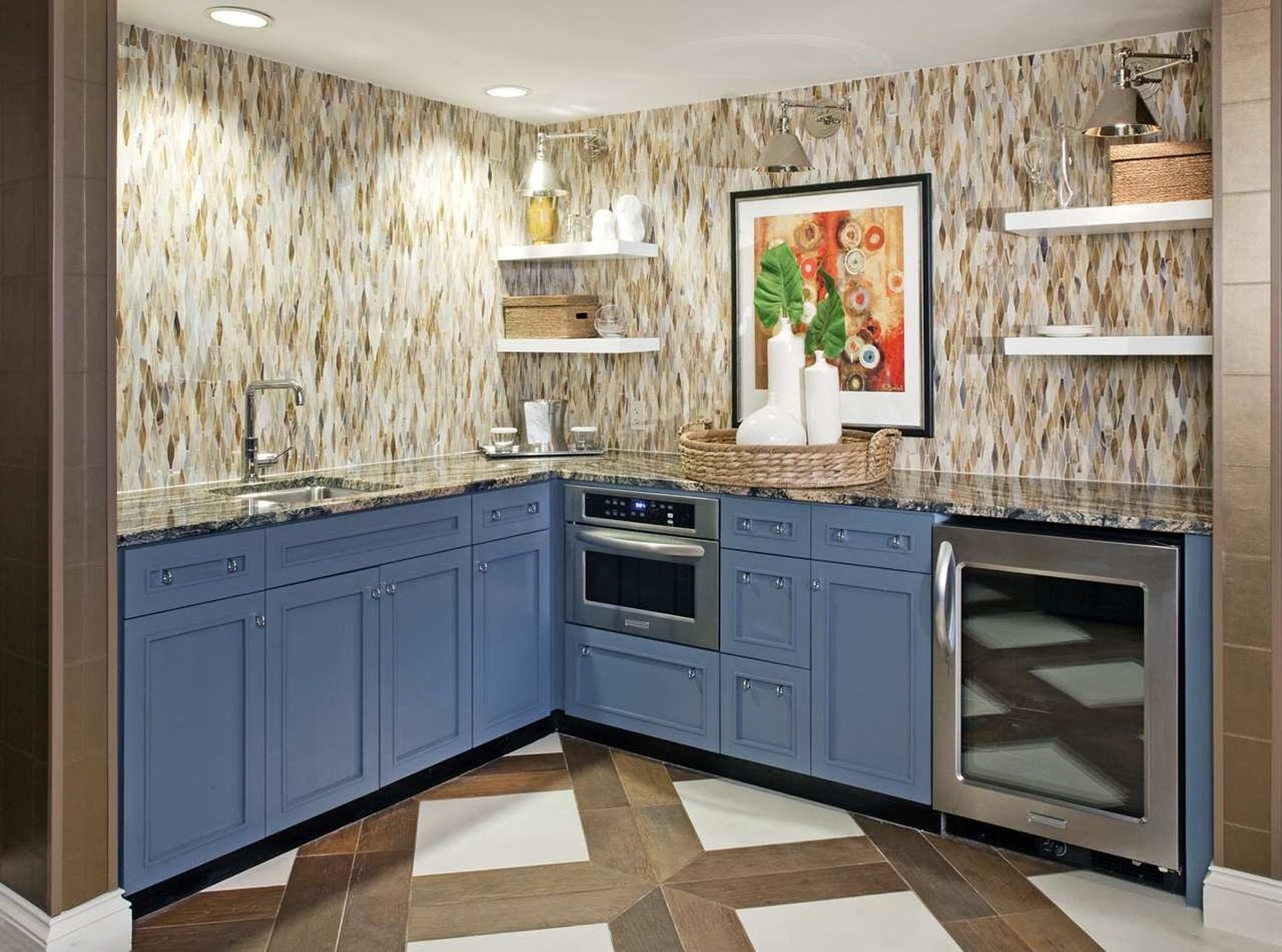 Deluxe 2 Bedroom Suite Kitchenette