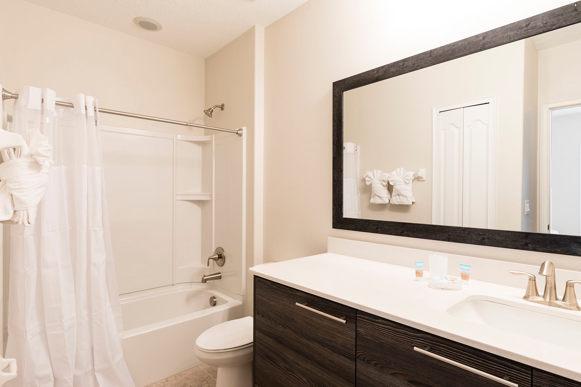 Bathroom 2.jpg