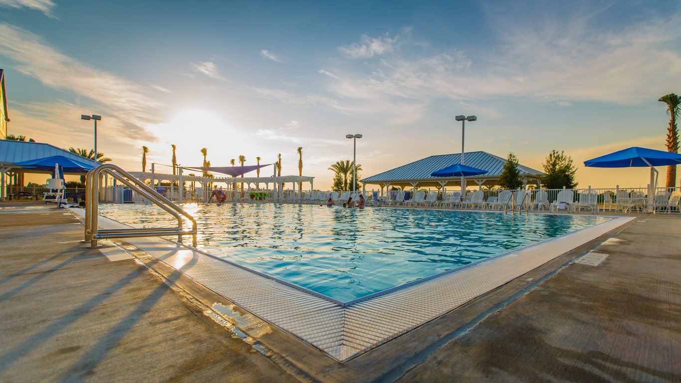 Outdoor Pool.jpg | Holiday Inn Club Vacations Orlando Breeze Resort, an IHG Hotel