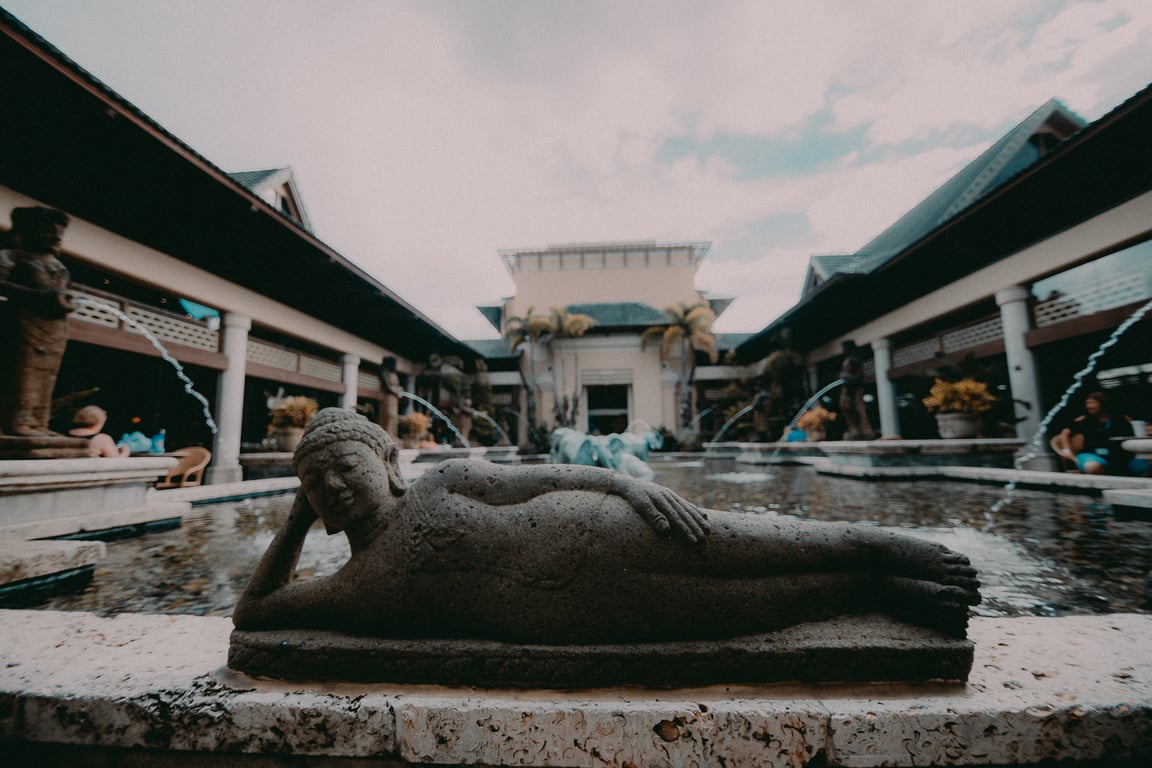 Fountain | Universal's Loews Royal Pacific Resort™