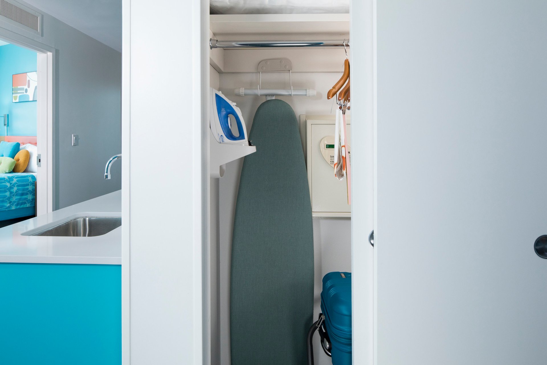 Volcano Bay View Closet