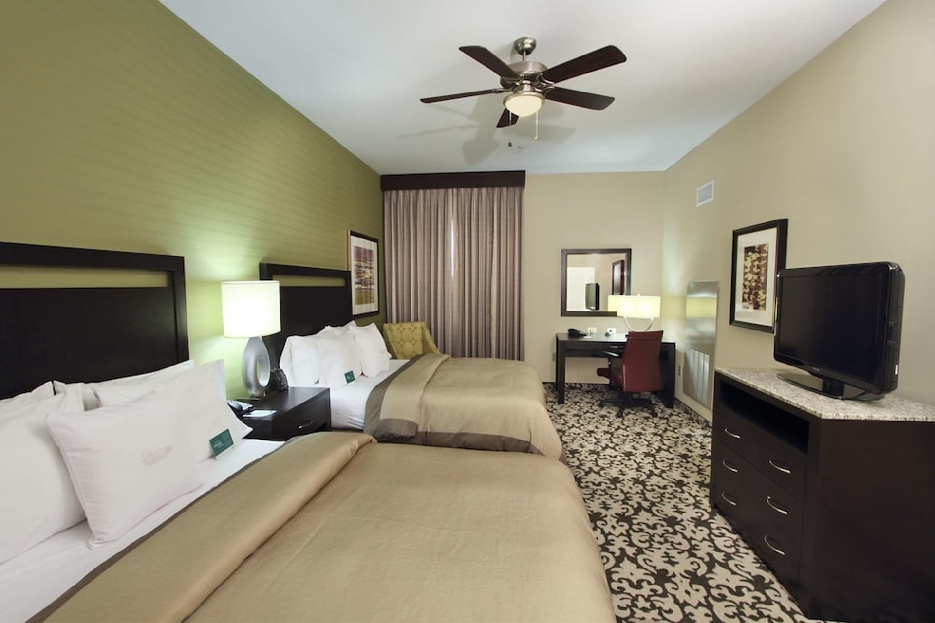 Queens Bedroom
