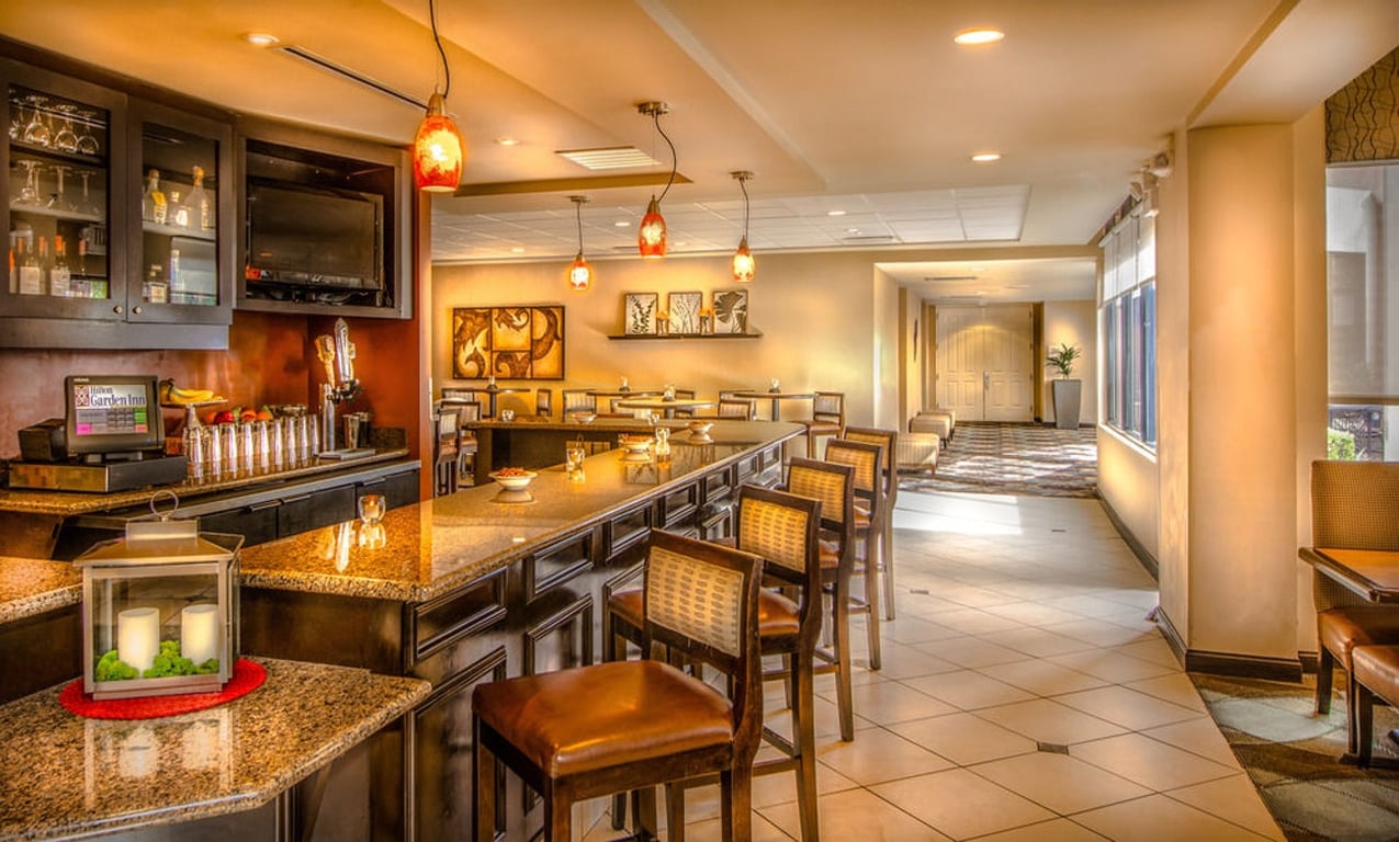 Bar | Hilton Garden Inn Phoenix North Happy Valley