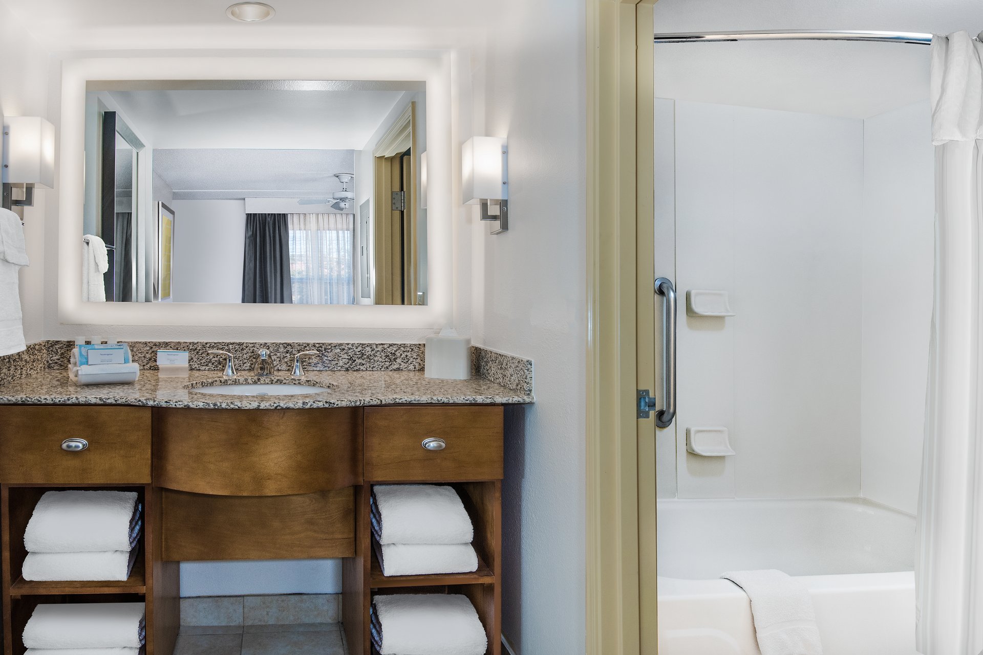 suite bathroom