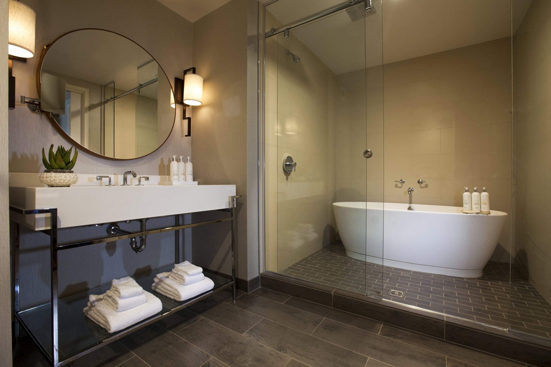 Corner Suite Bathroom
