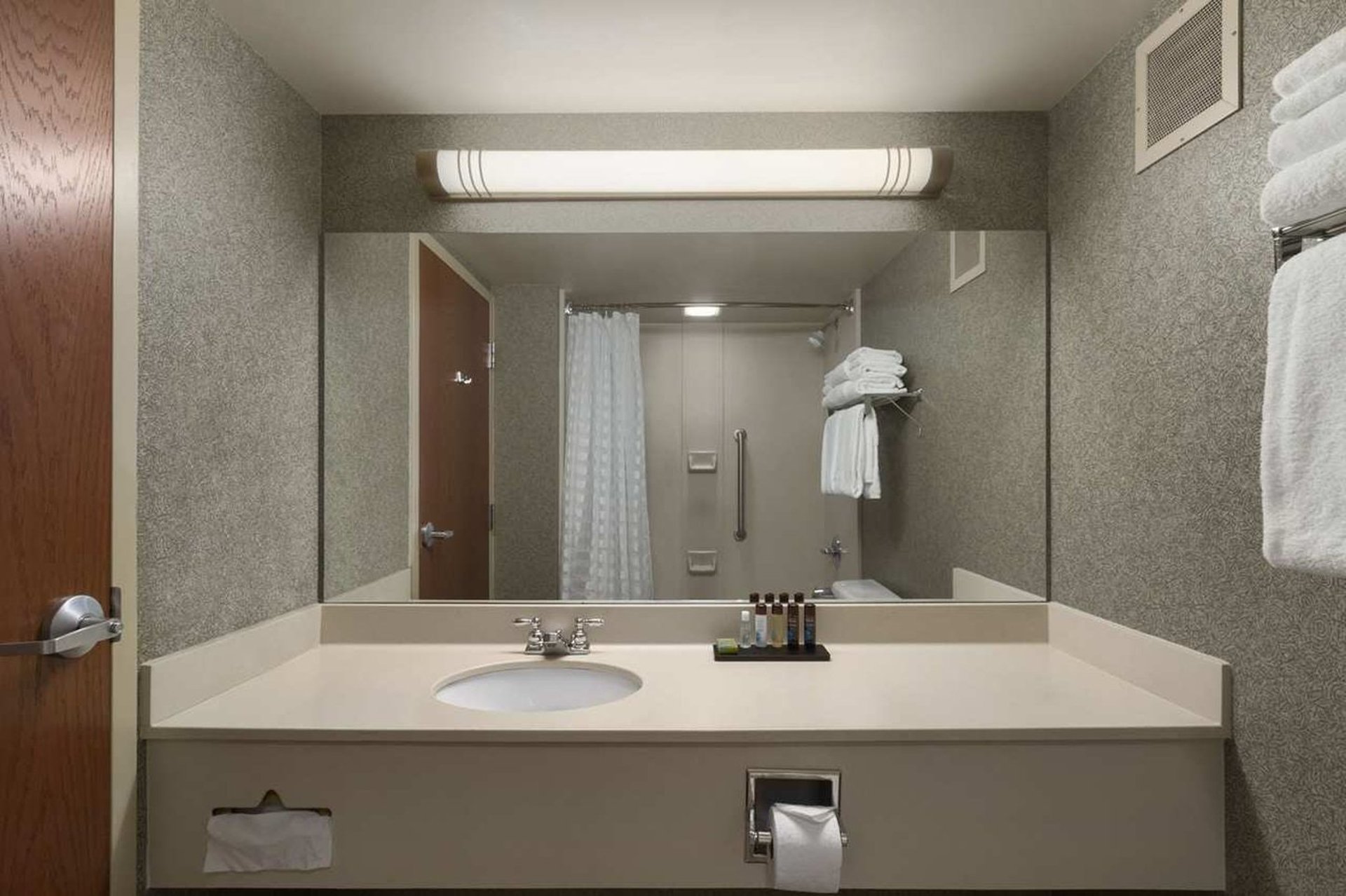 Suite Bathroom