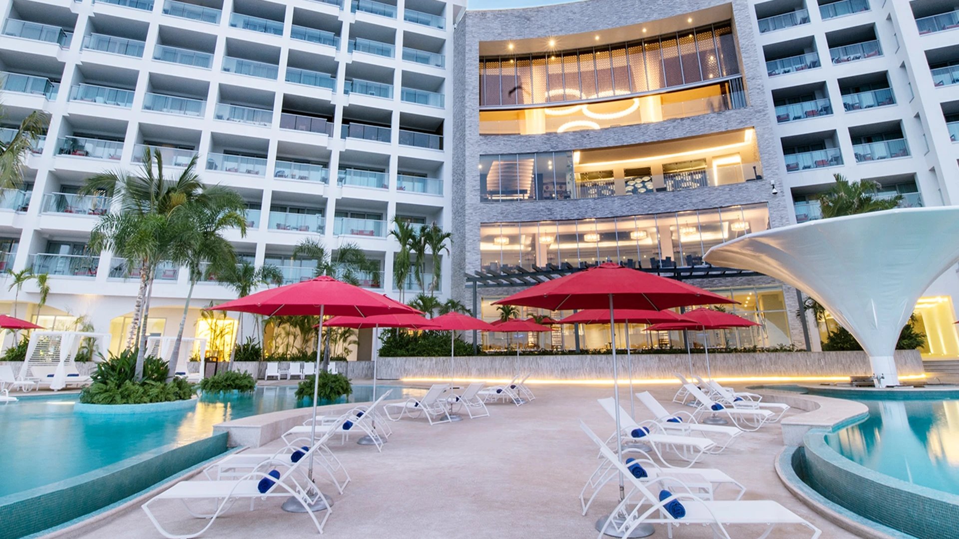 Alberca_ | Hilton Vallarta Riviera All-Inclusive Resort