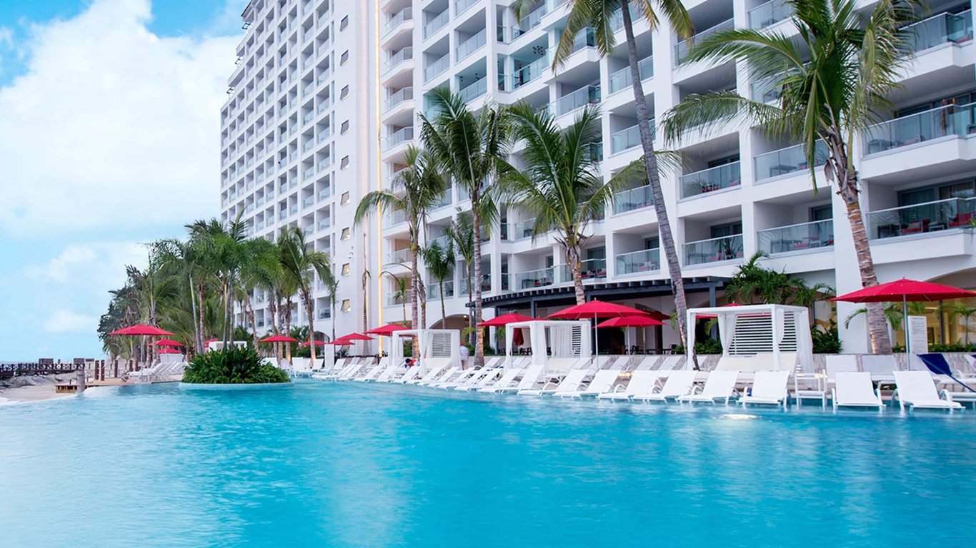 Alberca_ | Hilton Vallarta Riviera All-Inclusive Resort