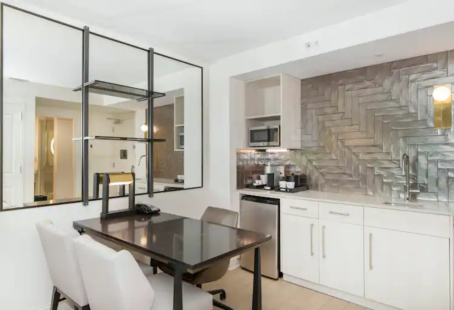 embassy-suites-brier-creek-dining-area