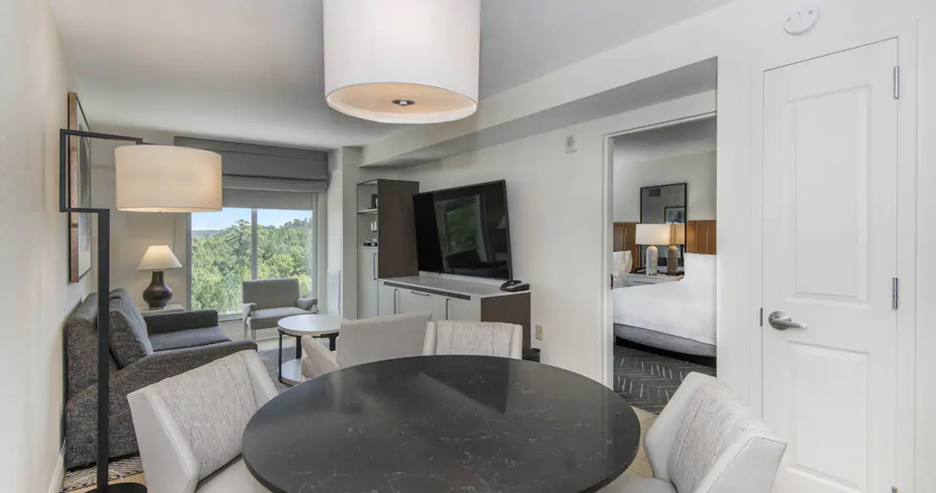 embassy-suites-brier-creek-diningtable