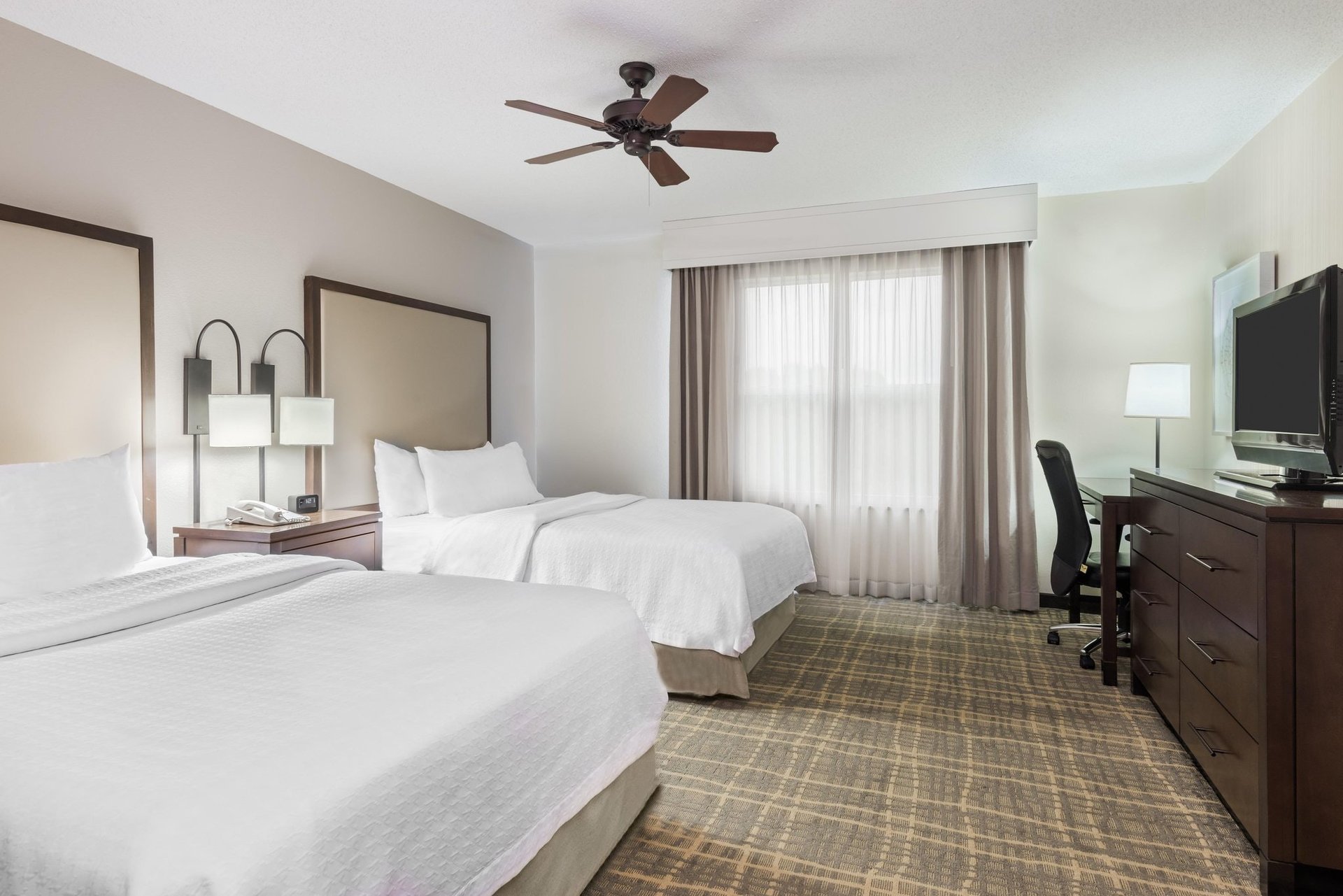 2 Double Beds
