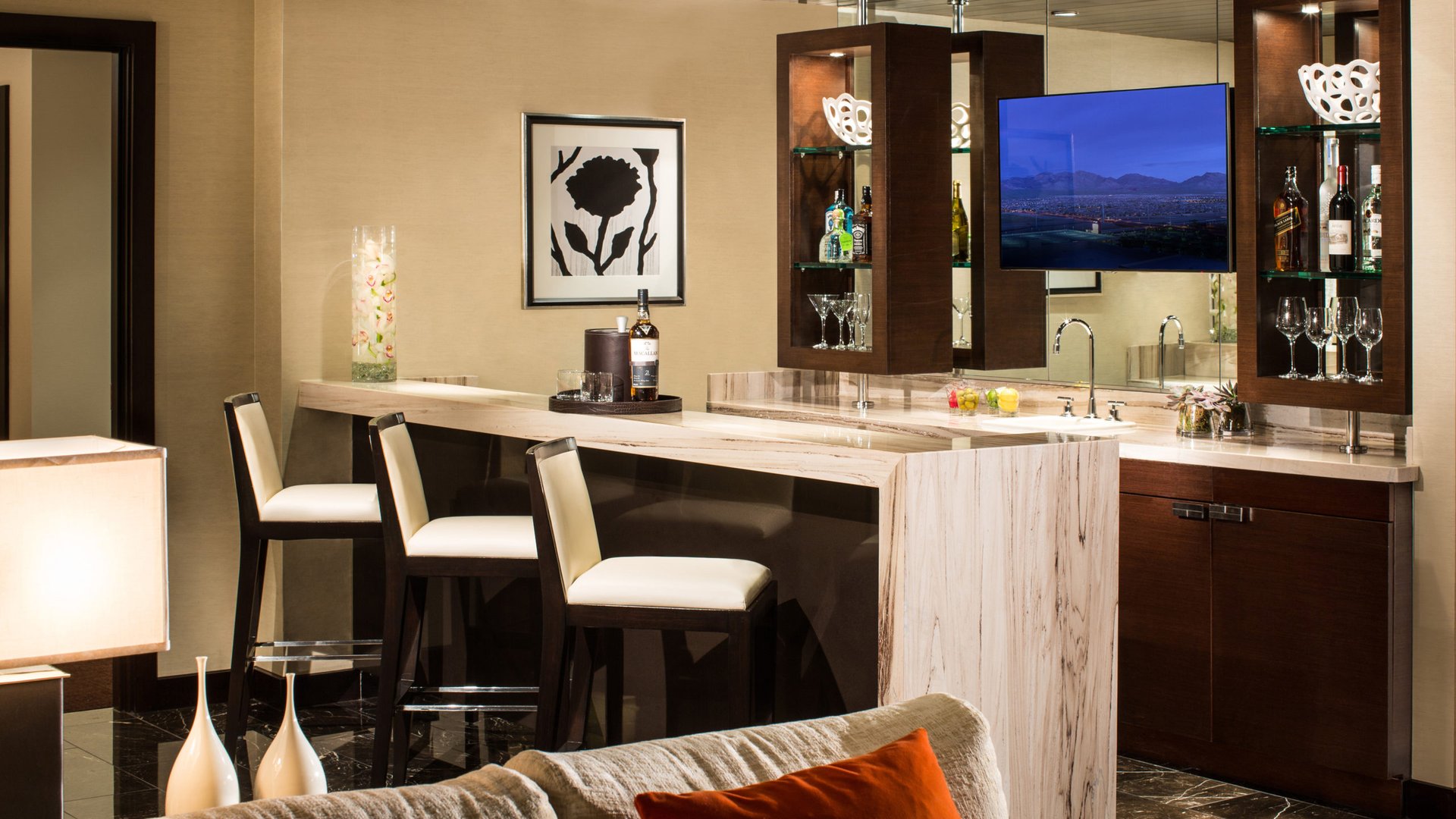 RR-Luxury-Bar