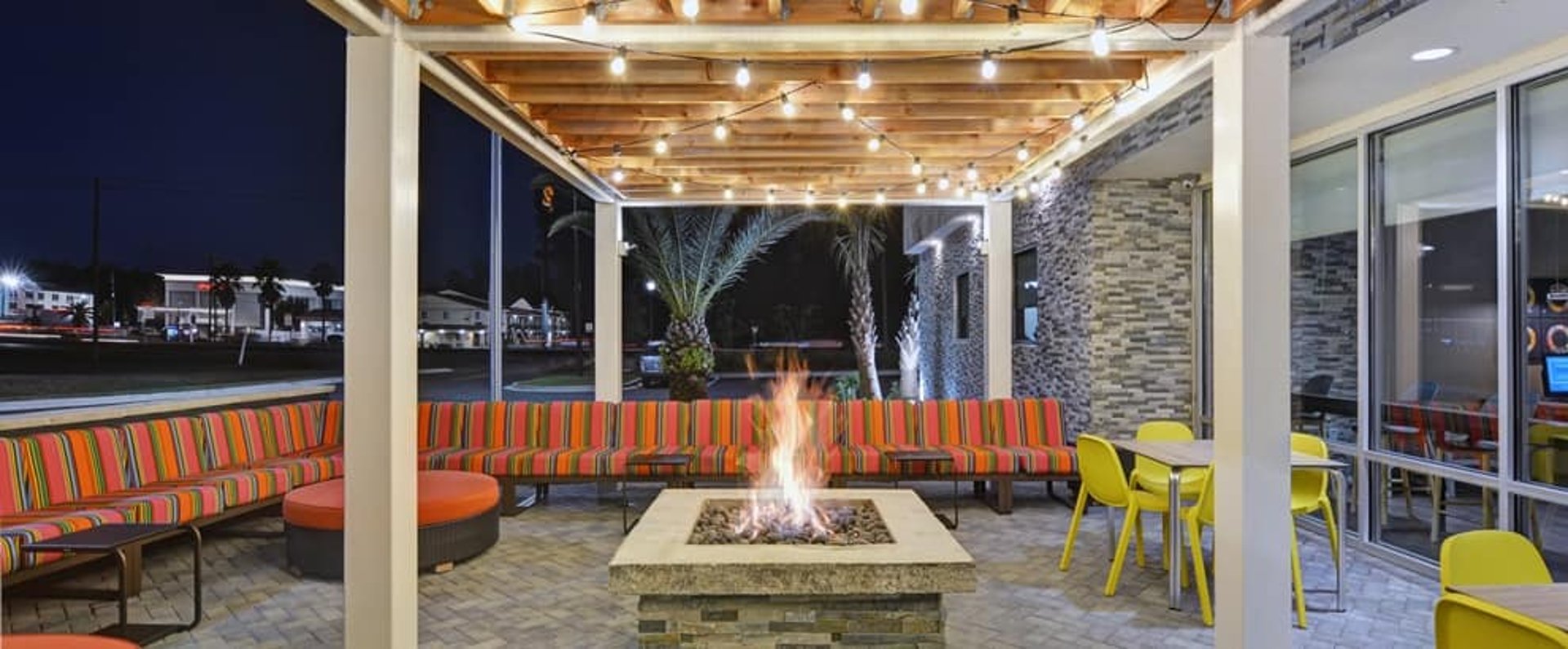 HT_patio024_5_990x410_FitToBoxSmallDimension_Center.jpg | Home2 Suites by Hilton Richmond Hilll Savannah I-95
