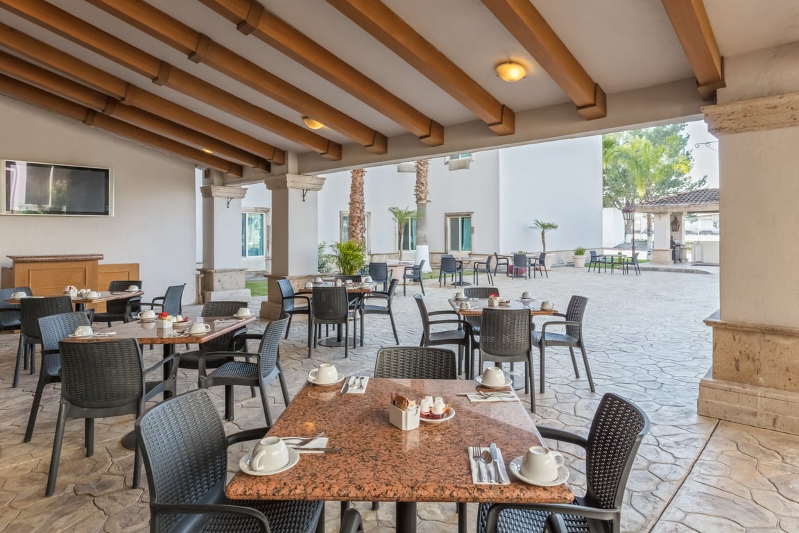 Dining Patio | DoubleTree Suites by Hilton Saltillo