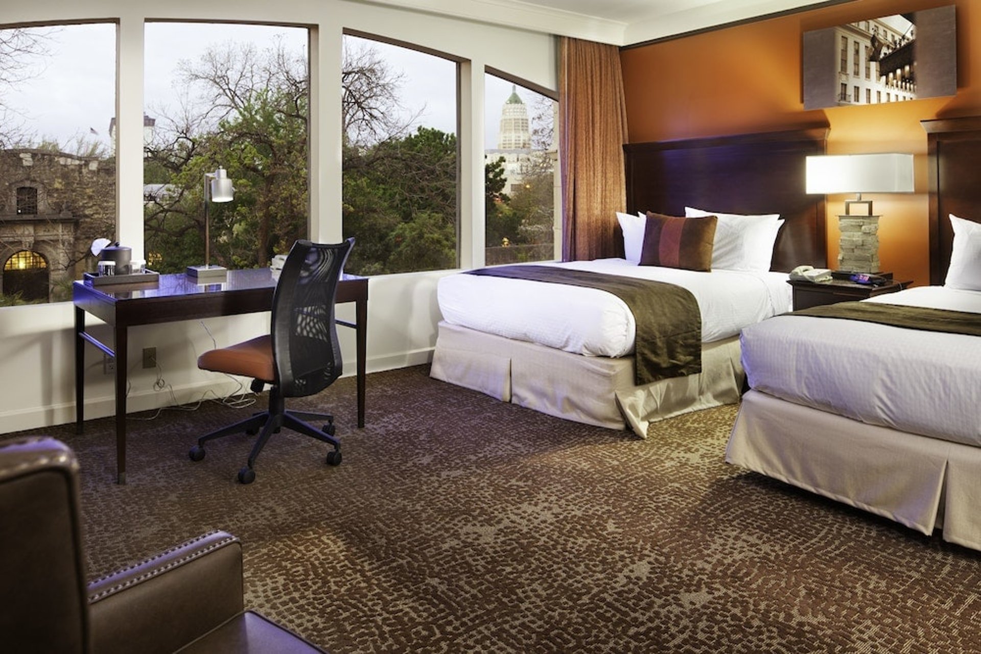 2 Queen Beds Room