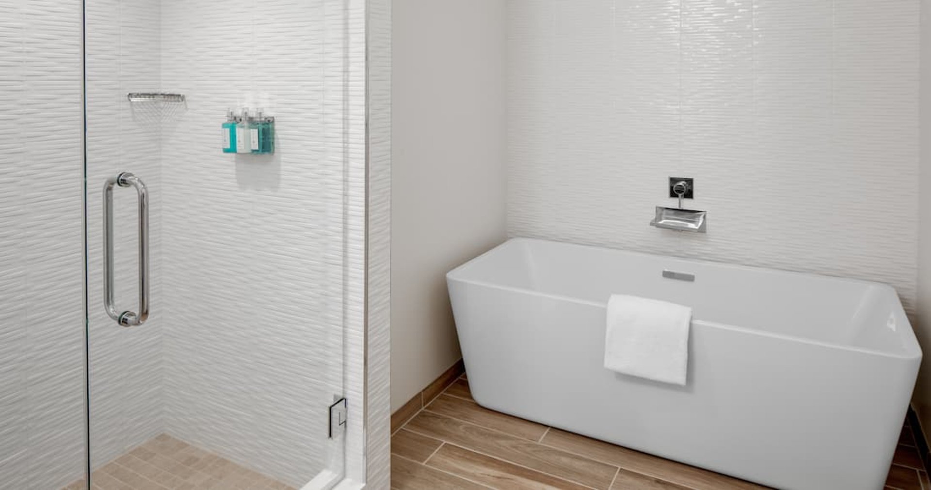 2 Room Luxury Bayview Suite - 1 King Bed