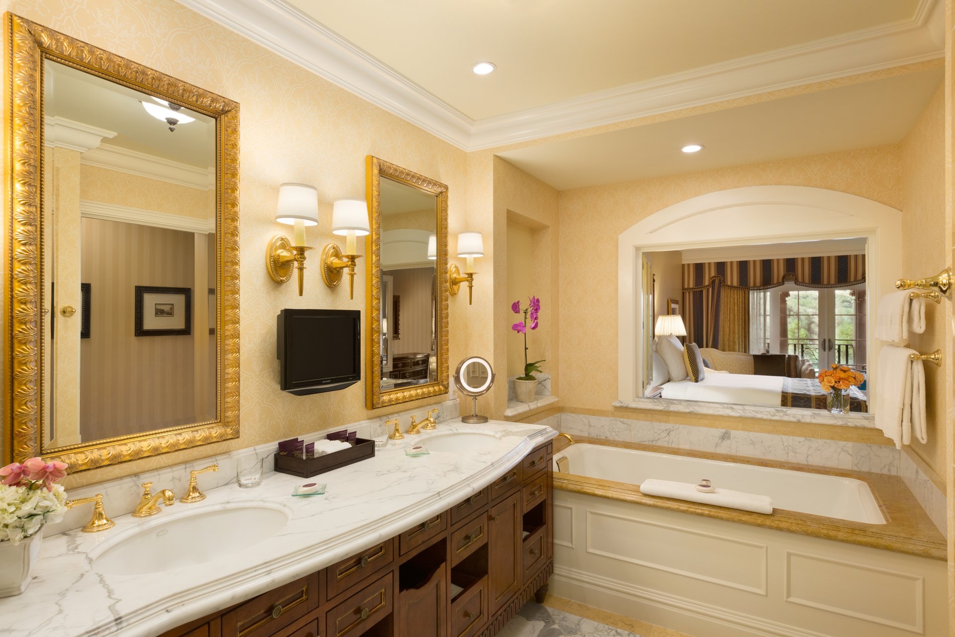 Fairmont Room Bathroom 1