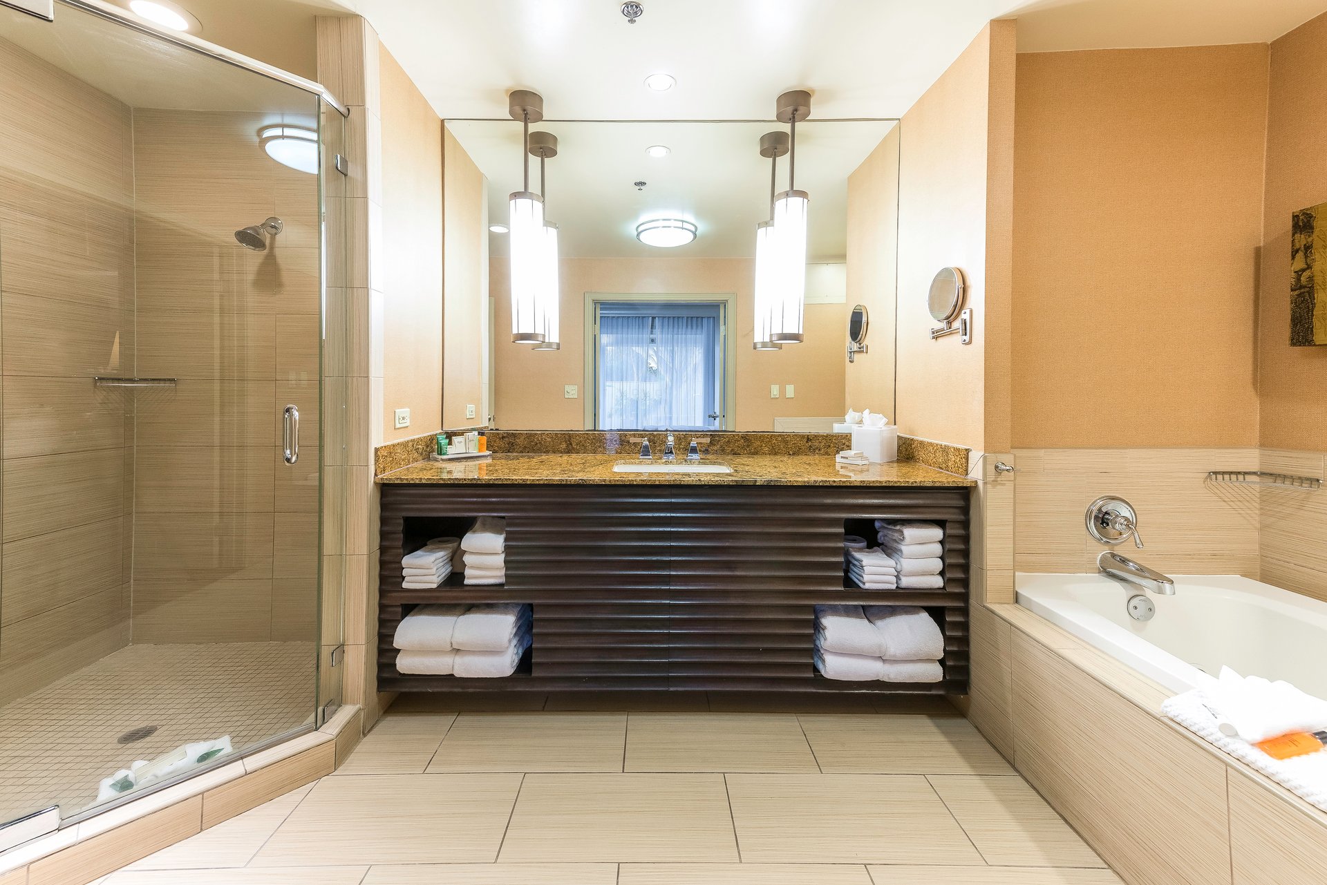 California Suite Bathroom