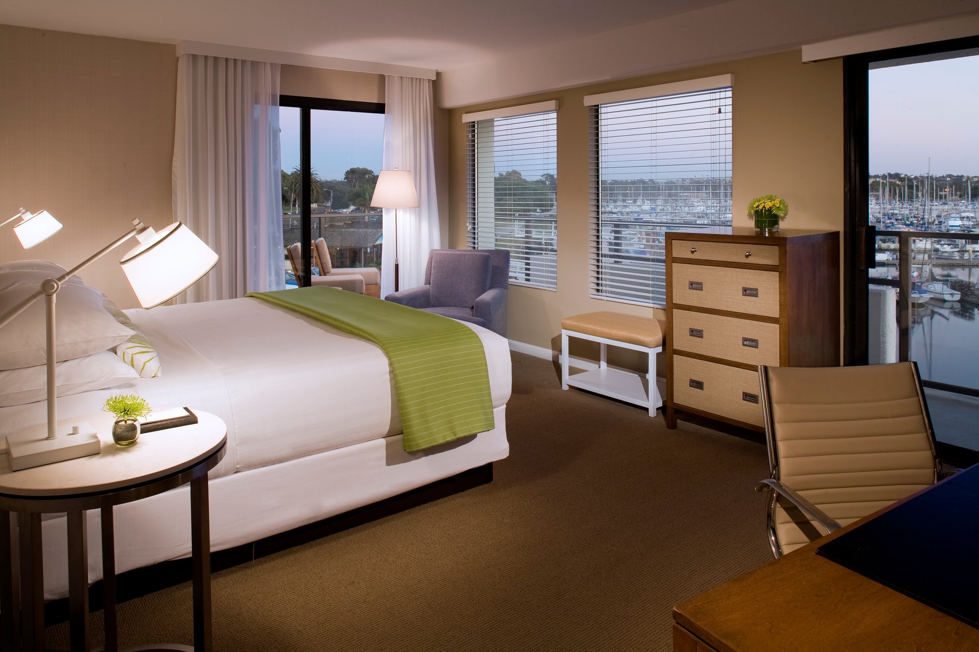 Marina View Corner Suite + Marina View Queen
