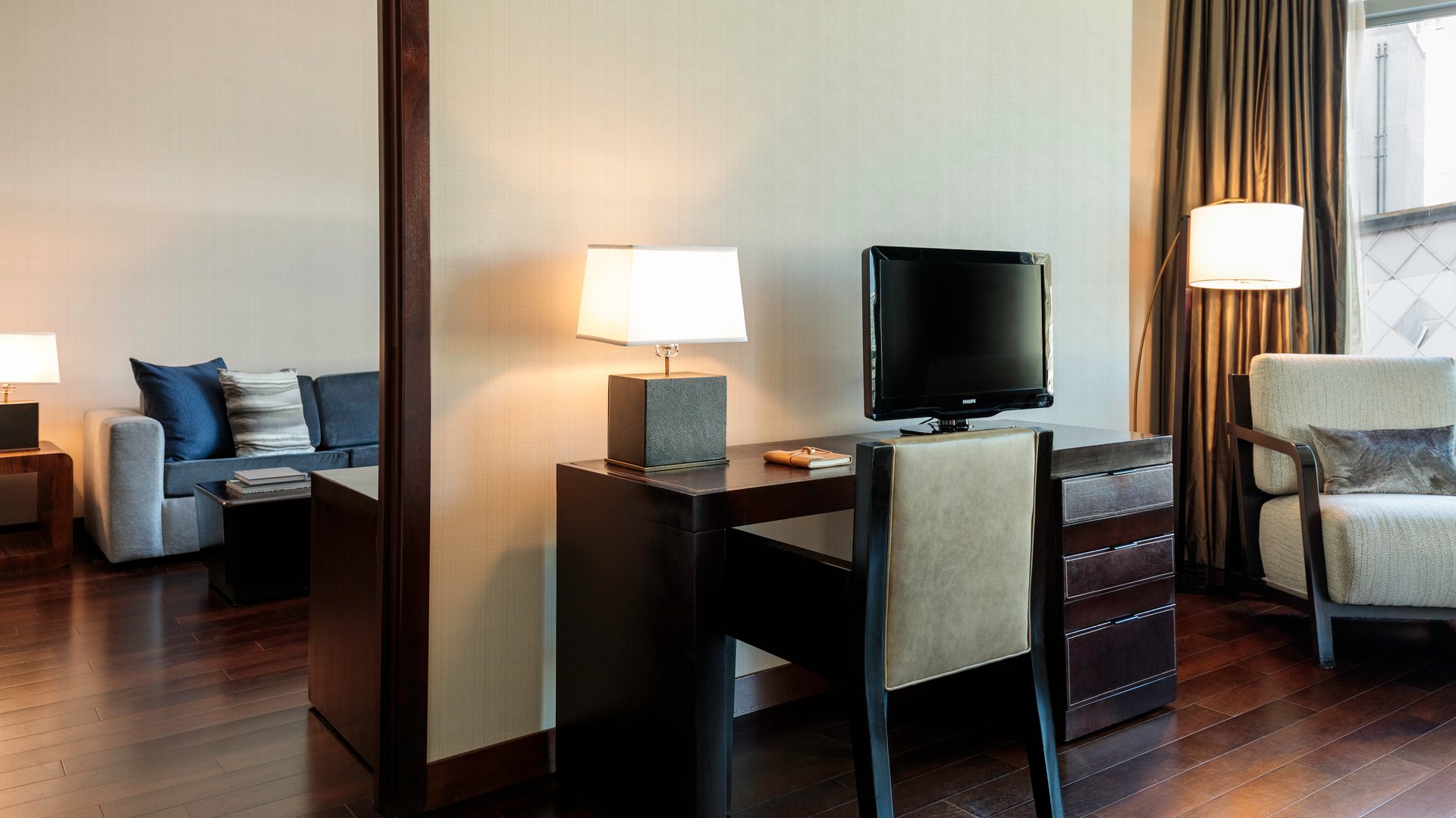 Spa Suite Desk