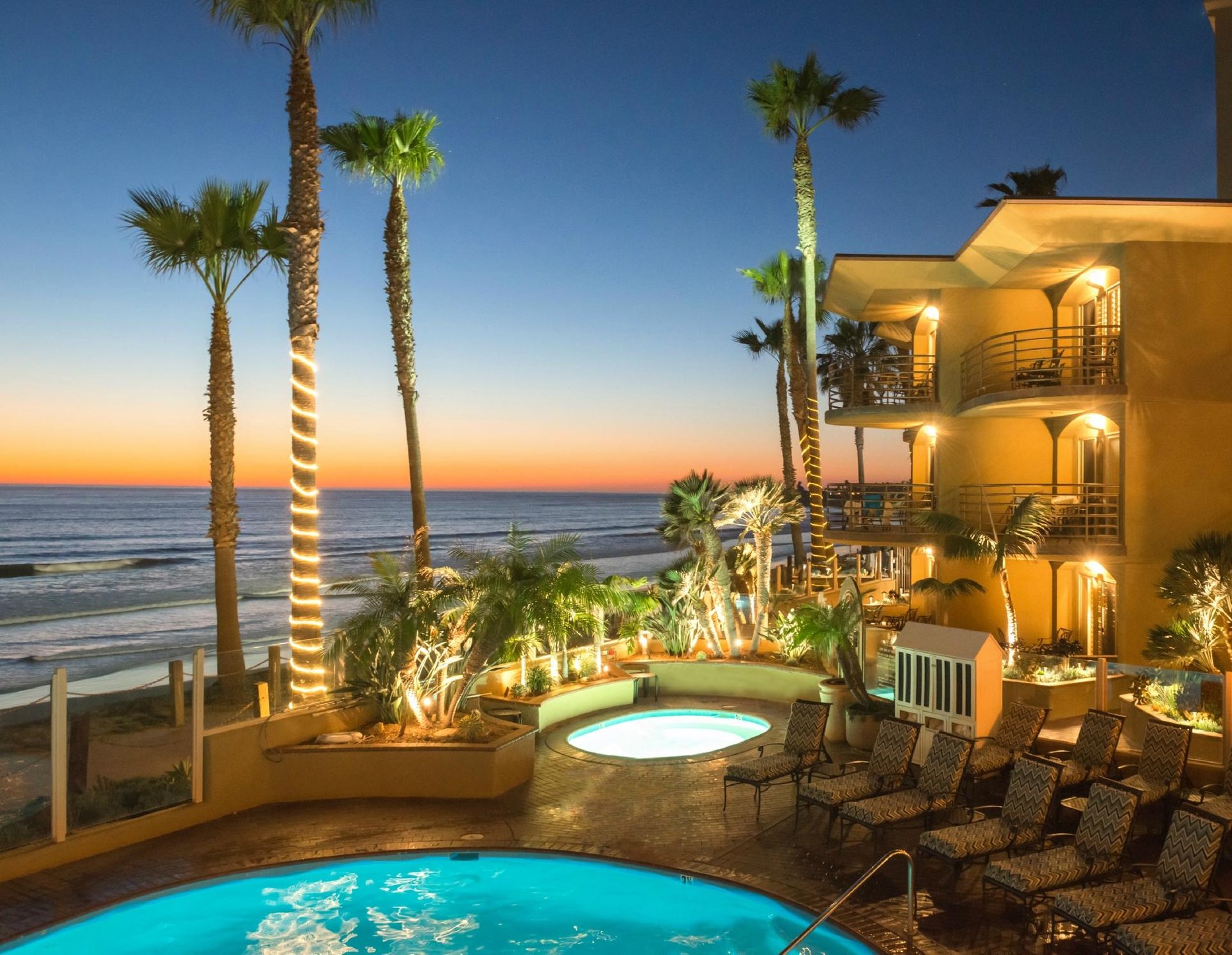 Pool | Pacific Terrace Hotel