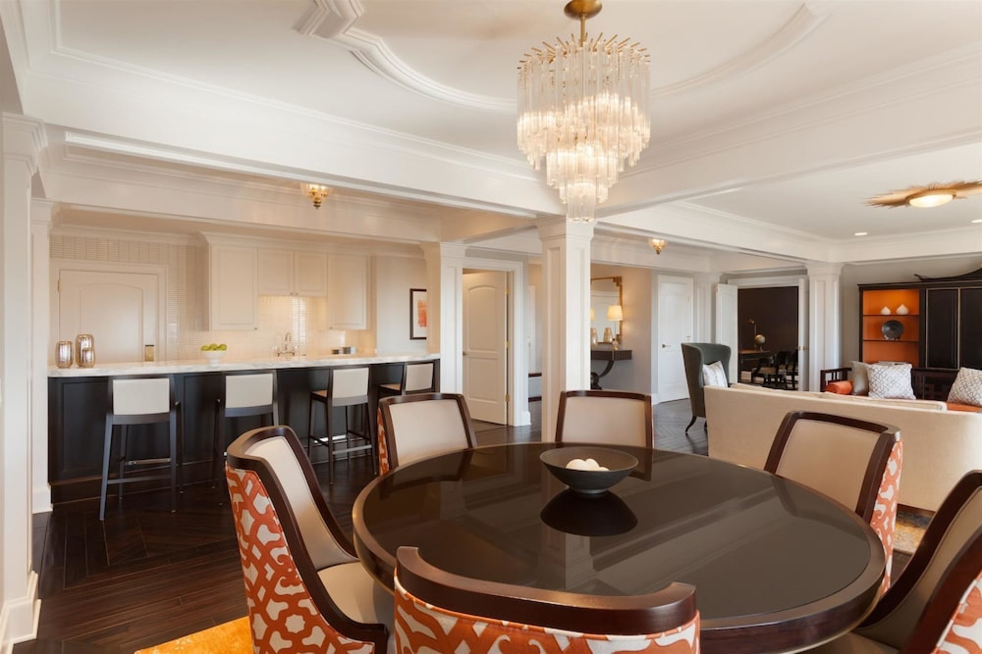 Dining room & bar