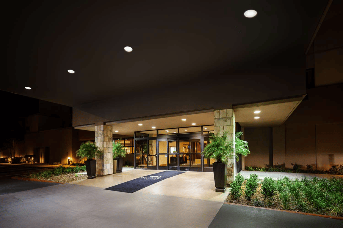 Entrance | DoubleTree by Hilton San Francisco Airport