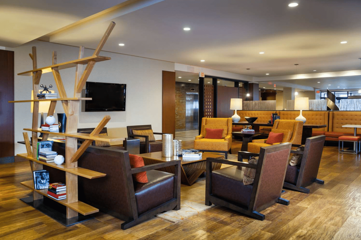 Sitting Area Lobby | DoubleTree by Hilton San Francisco Airport
