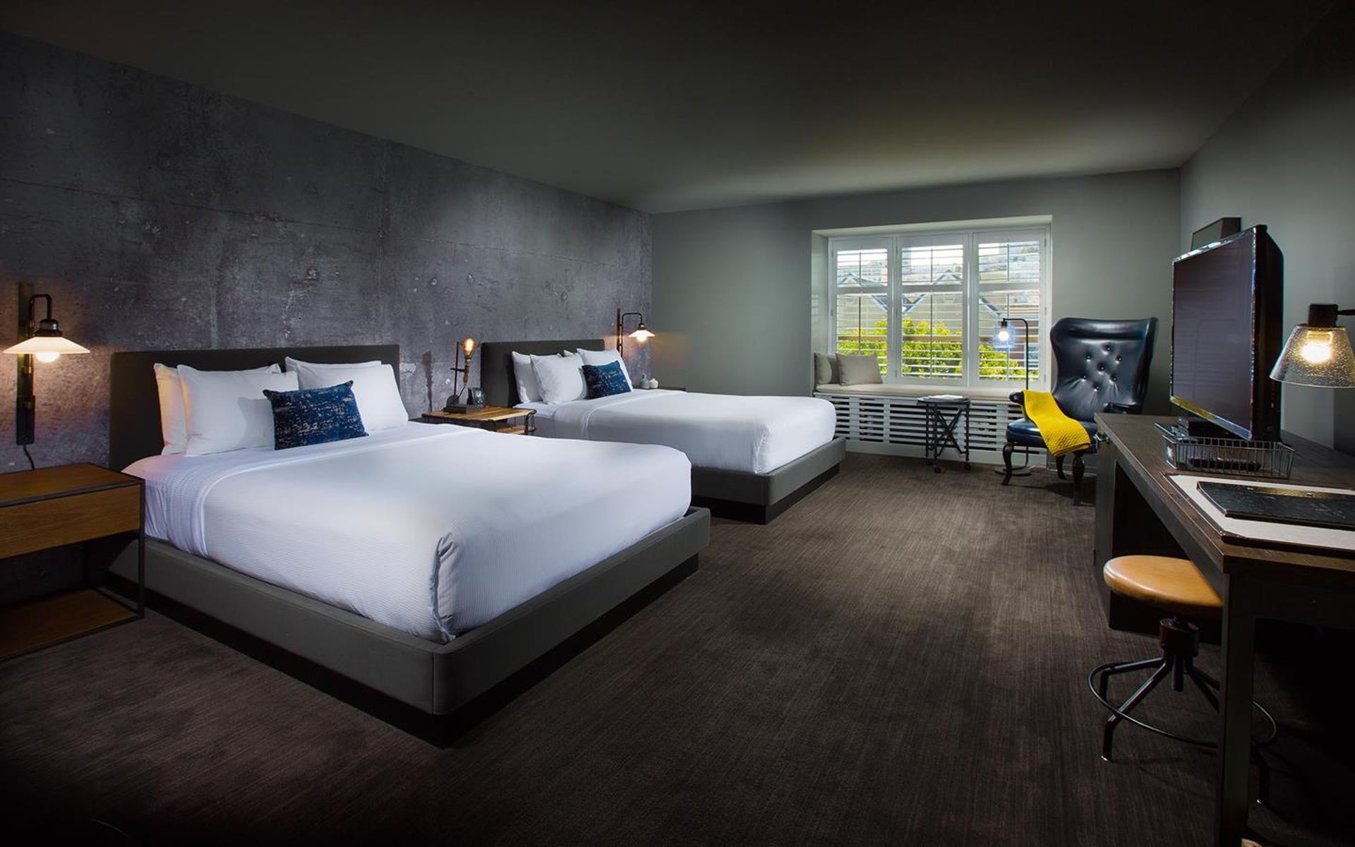 2 Queen Beds