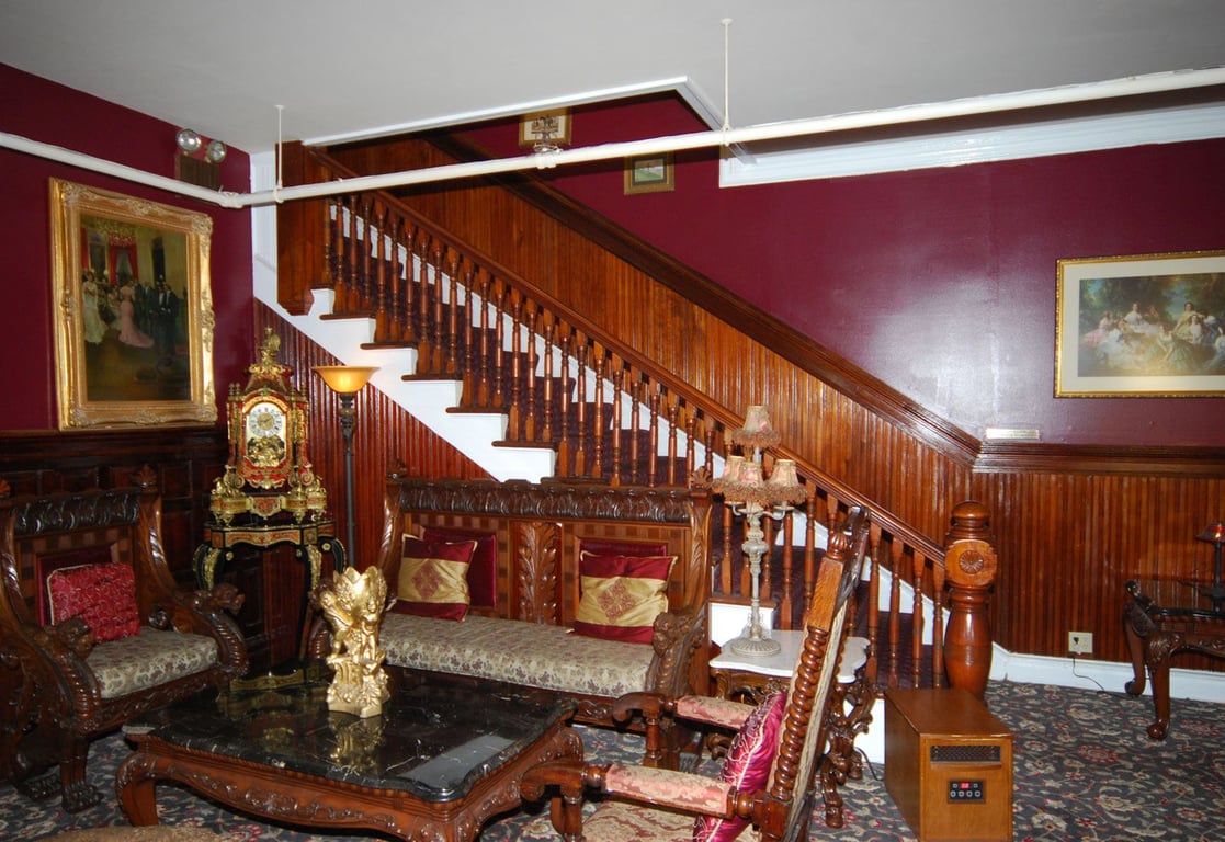 Parlor | Queen Anne Hotel