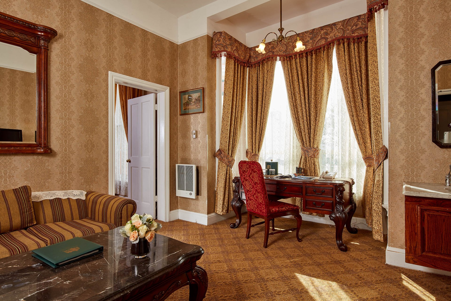 Queen_Anne_Hotel_Executive Suite 2.jpg