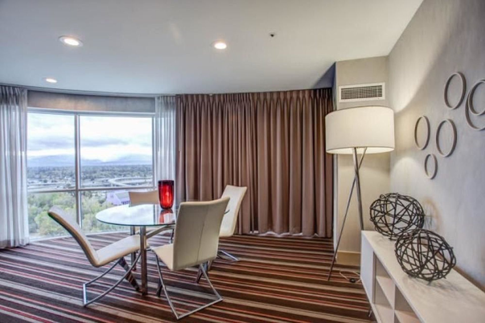 Suite Dining Area