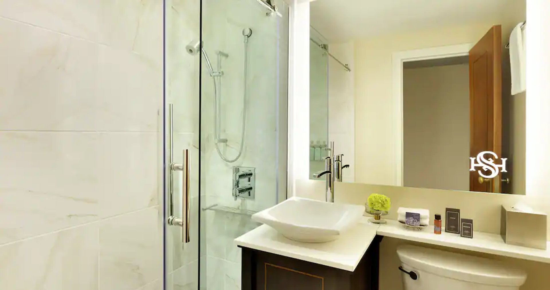 Queen Bathroom