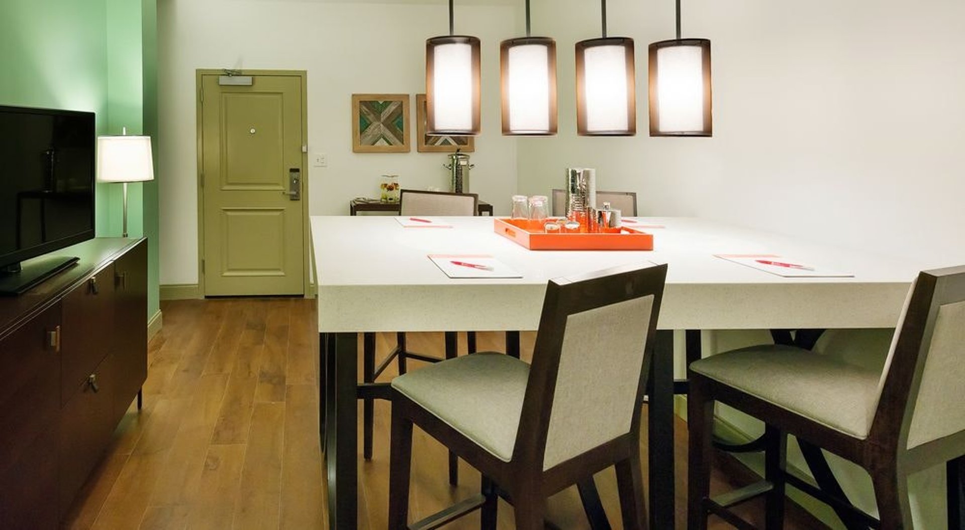 Eichberg Suite Dining Table