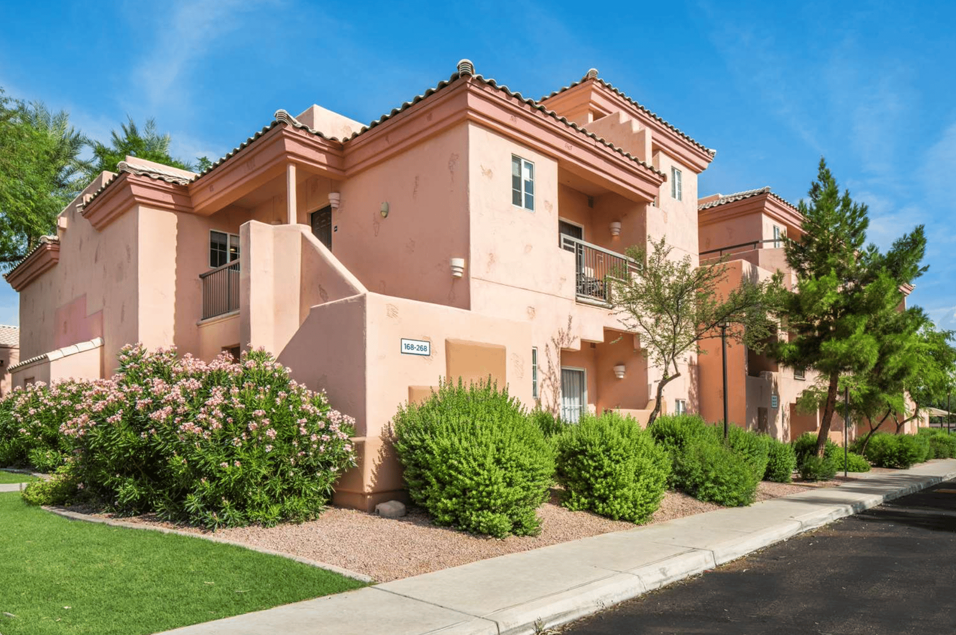 Exterior Building | Hilton Vacation Club Scottsdale Villa Mirage