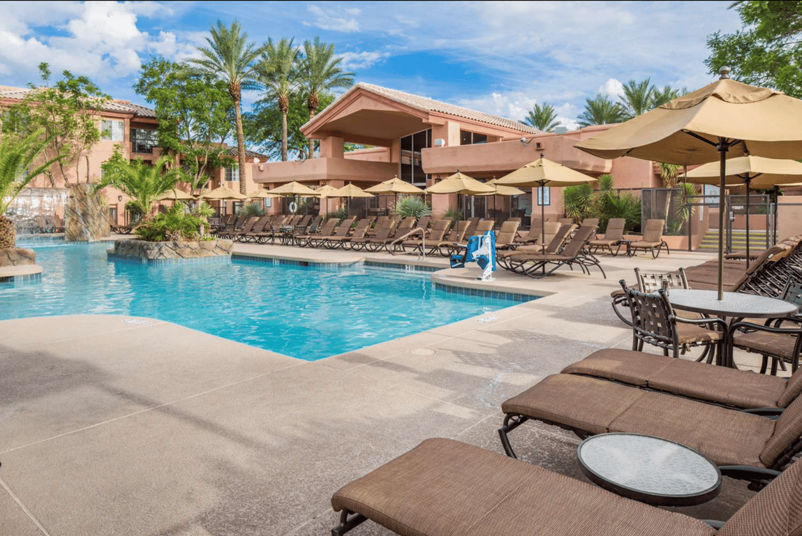 Pool Lounge | Hilton Vacation Club Scottsdale Villa Mirage