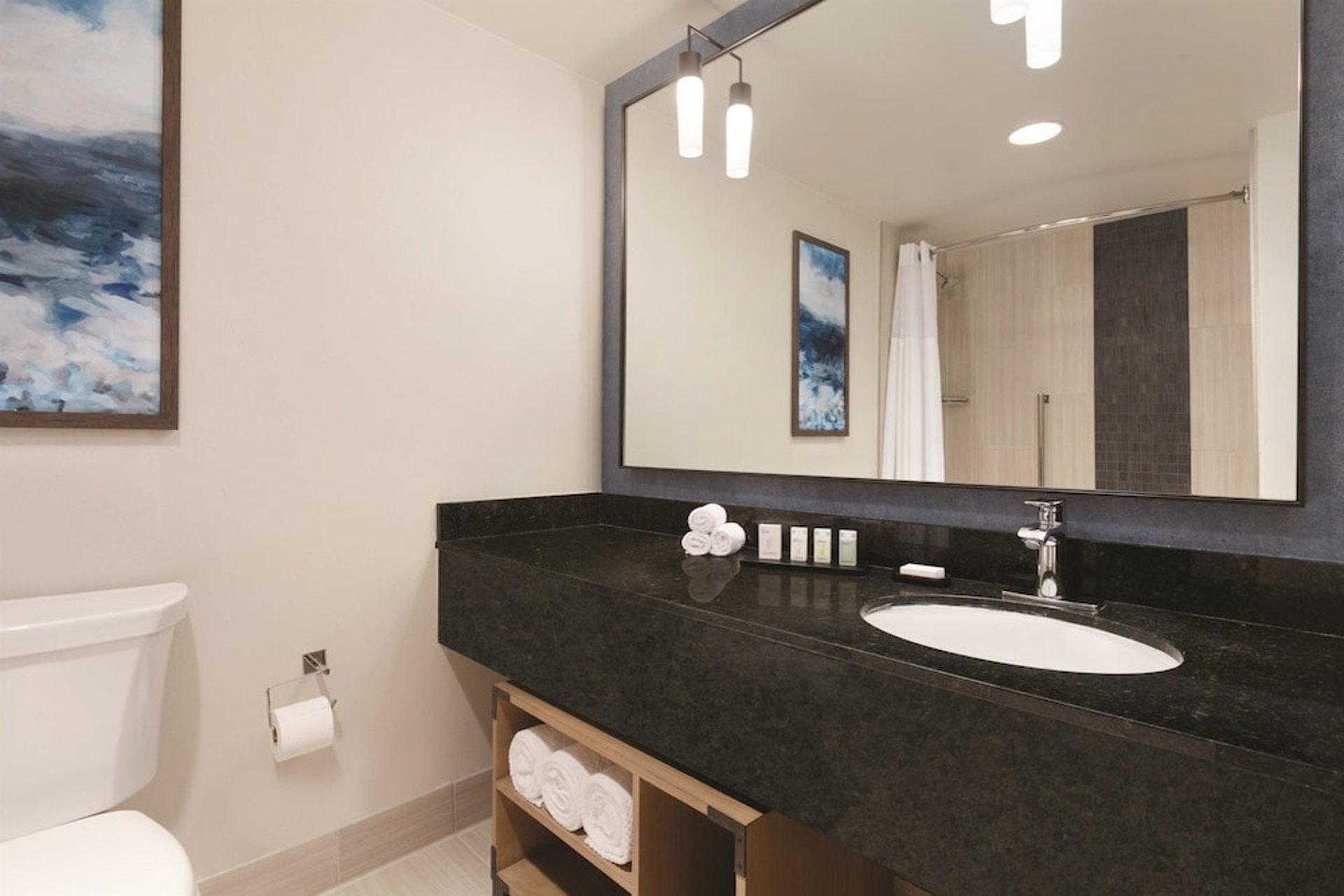 2 Doubles Bathroom