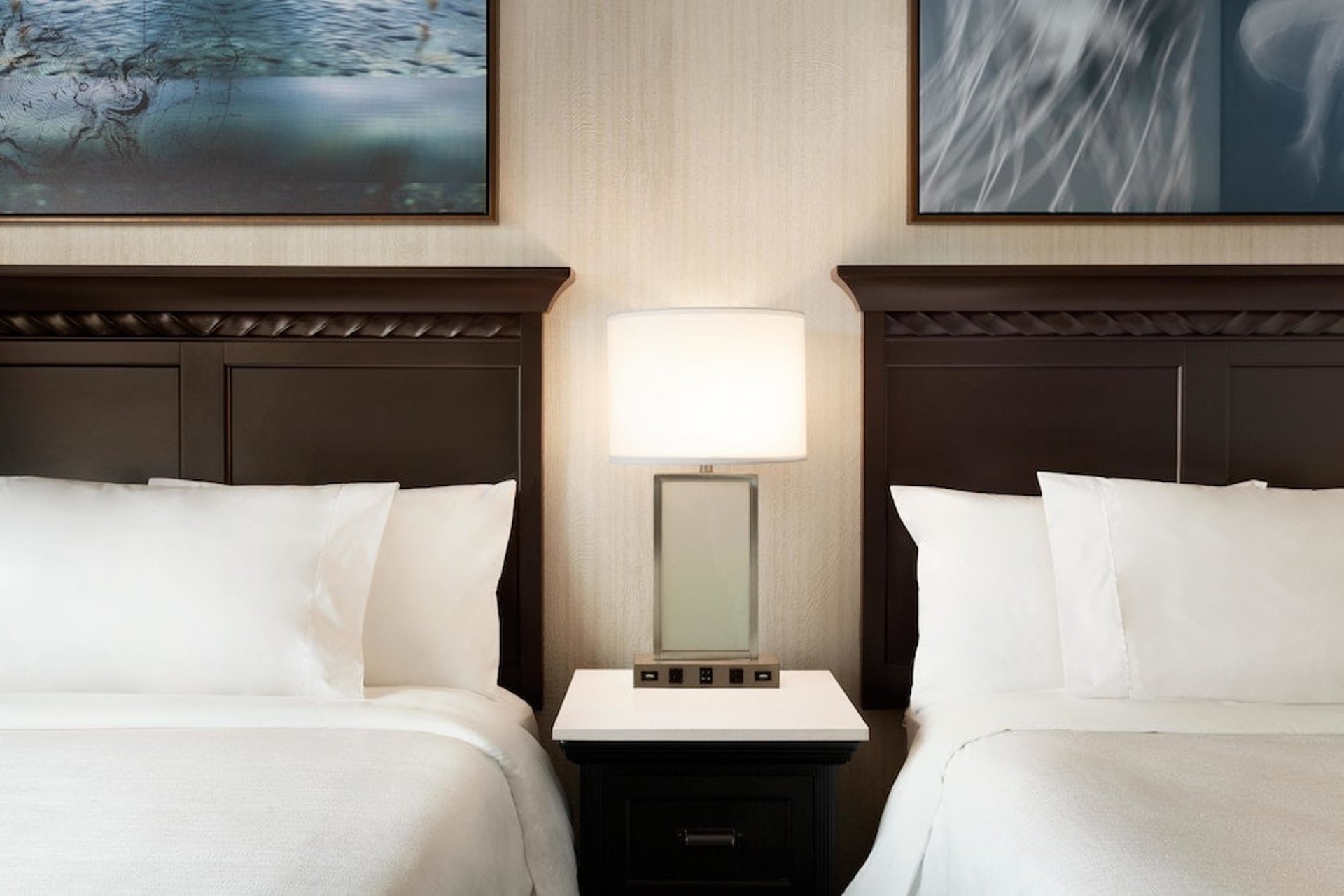 2 Doubles Beds