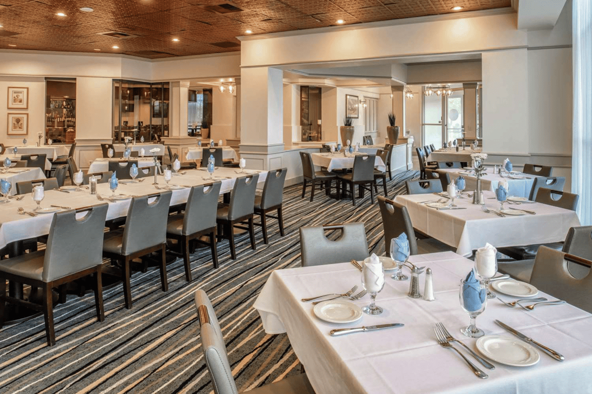 Dining Seating | Embassy Suites by Hilton Seattle Tacoma International Airport