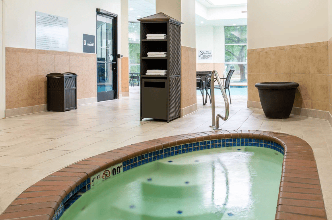 Jacuzzi | Embassy Suites by Hilton Seattle Tacoma International Airport